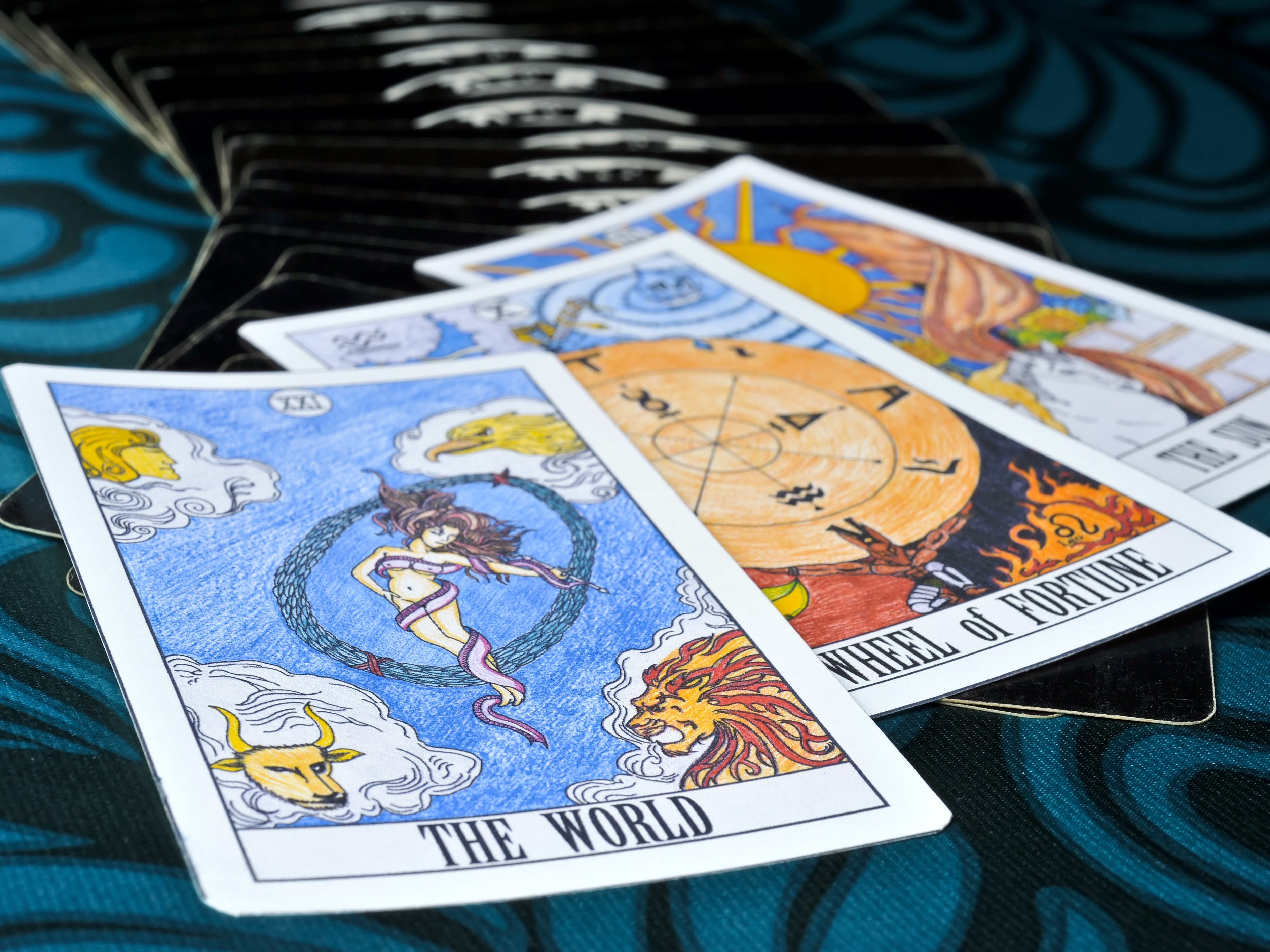 How to Study Different Tarot Deck Styles for Beginners